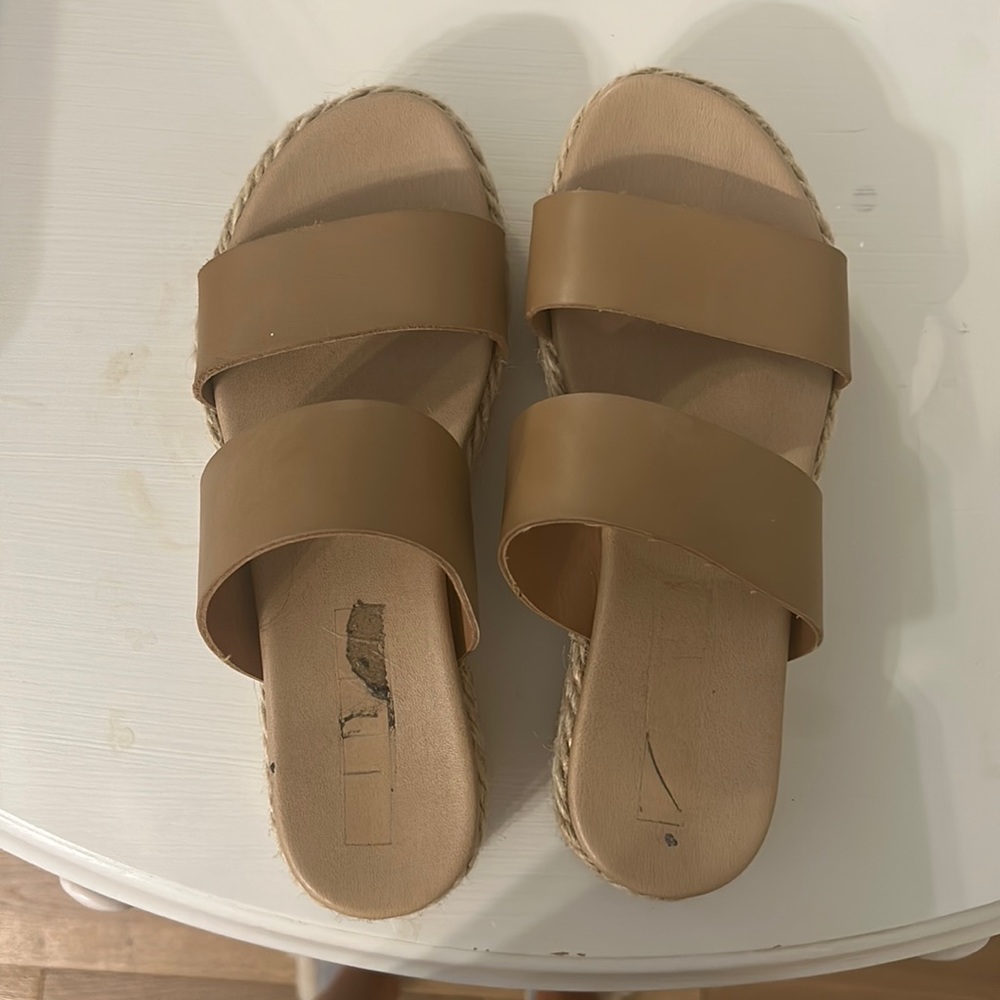 Tan Steve Madden platform sandels